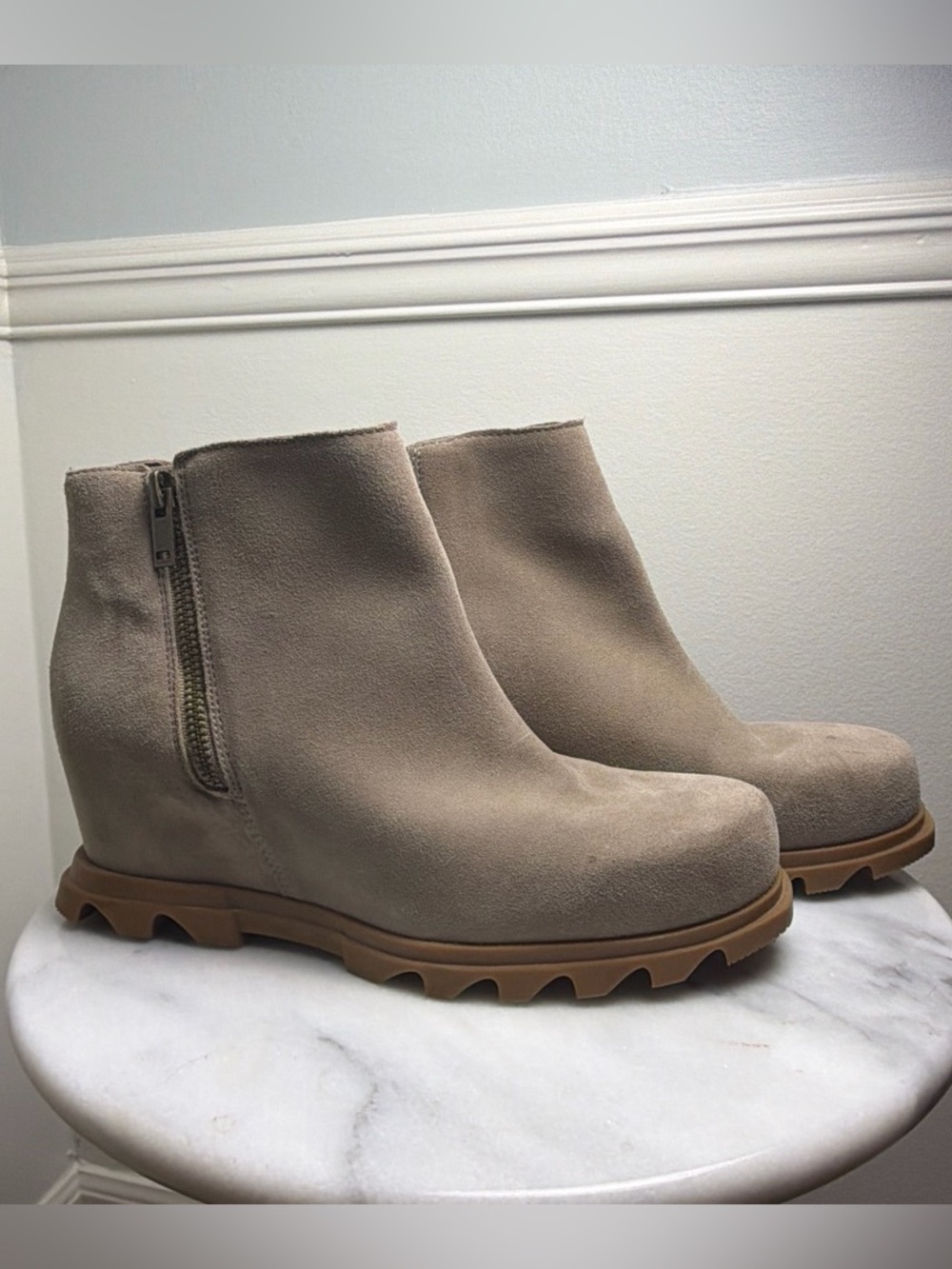SOREL Light Brown Suede Wedge Booties – Women’s Size 11 🤎